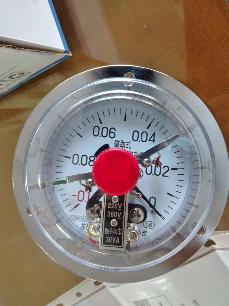 Đồng hồ áp suất 3 kim chân sau -0.1mpa-0 MC Trung Quốc