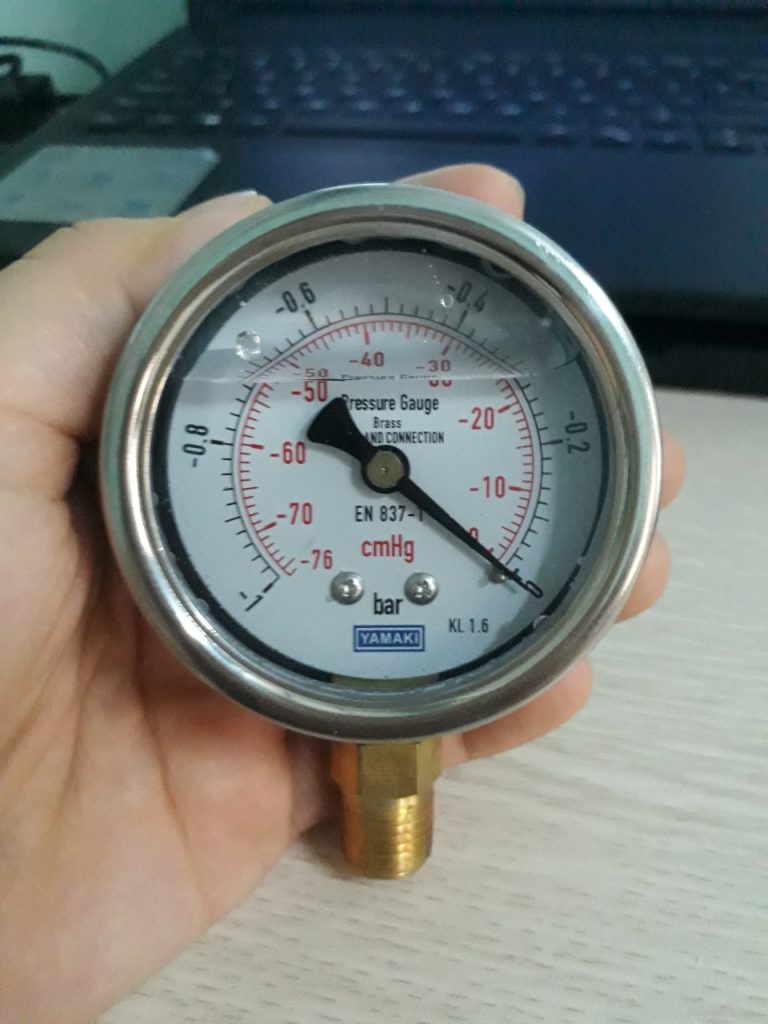 Đồng hồ áp suất Yamaki dải đo -1-0 bar có dầu chống rung