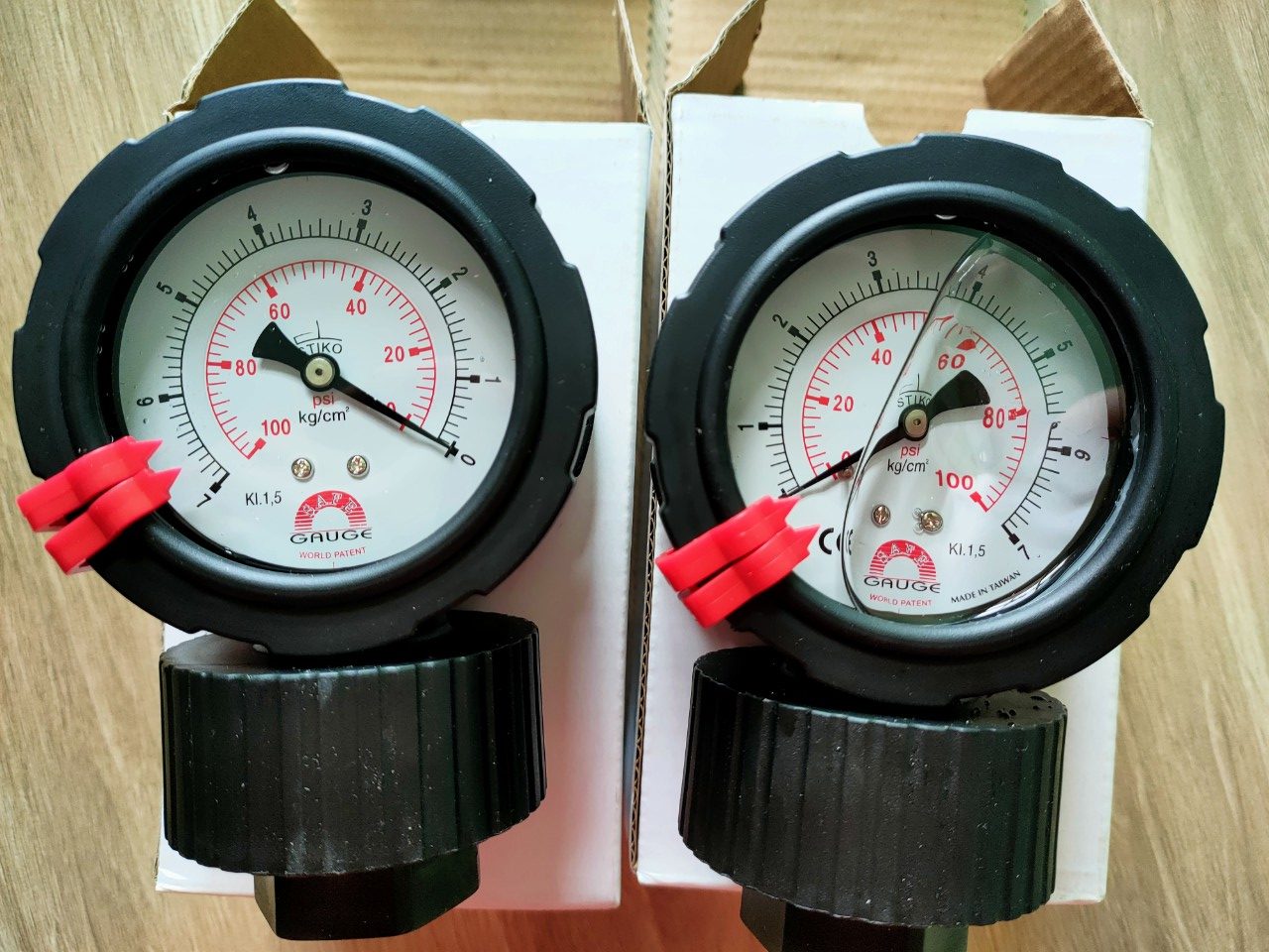 Đồng hồ áp suất màng dạng nhựa 0-7kg