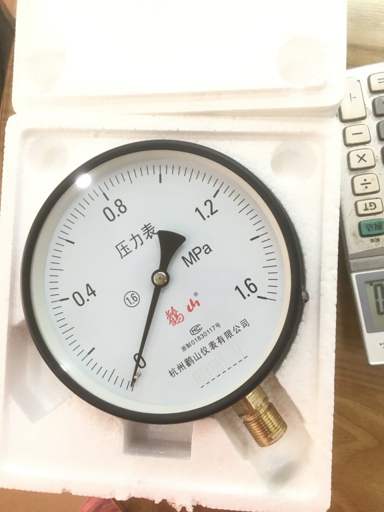 Đồng hồ đo áp suất giá rẻ trung quốc