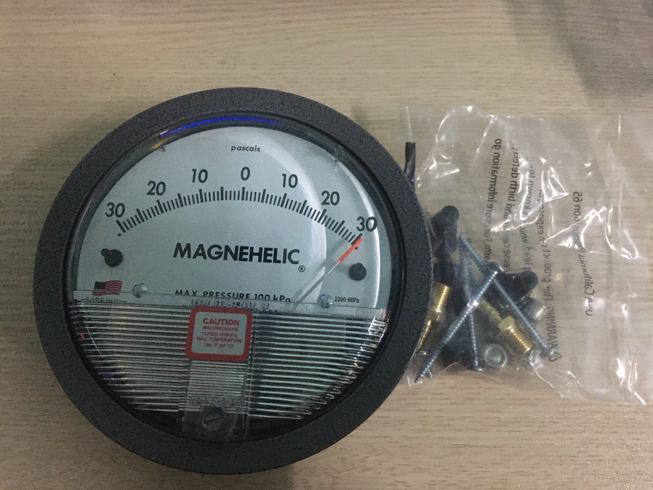 Đồng hồ đo chênh áp Dwyer -30-0-30Pa