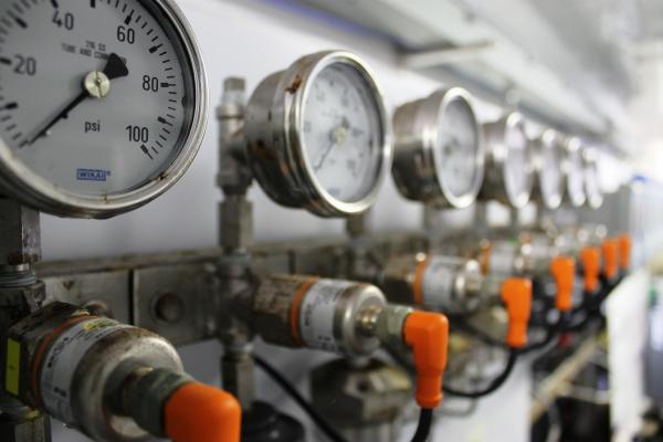 Lắp đặt đồng hồ áp suất WIKA trên hệ thống đường ống