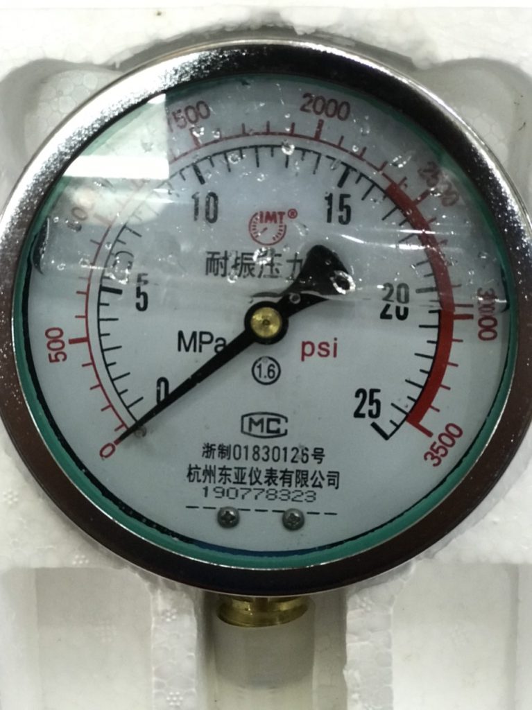 Đồng hồ áp suất mặt 100mm, 25MPA có dầu, chân đứng ren M20*1.5